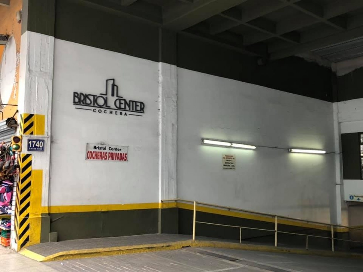 VENTA COCHERA ZONA CENTRICA 