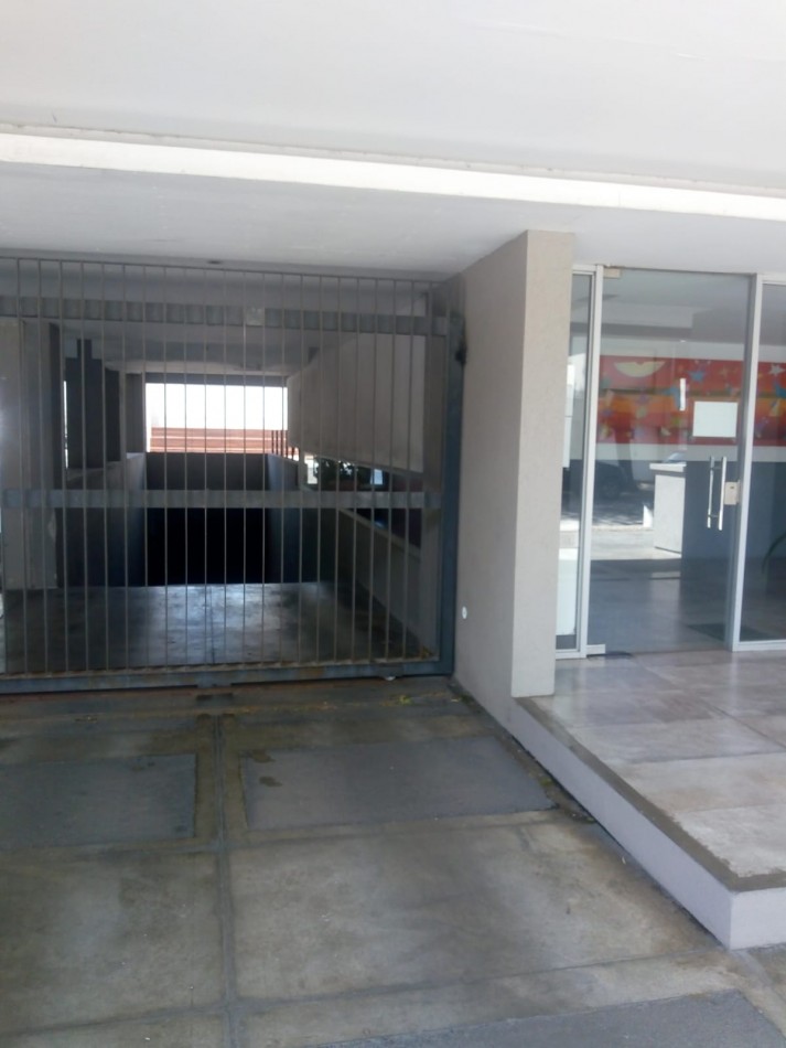 VENTA COCHERA B° POMPEYA . EDIFICIO LAS ALONDRAS II 