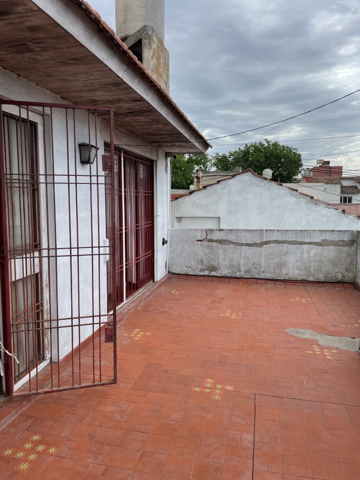 Casa PH - 5 ambientes y garage 