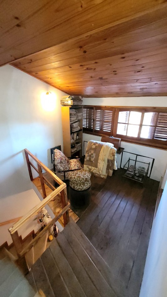  Casa de 5 Amb. con Quincho, Parque y Depto Independiente Sobre Av Paso