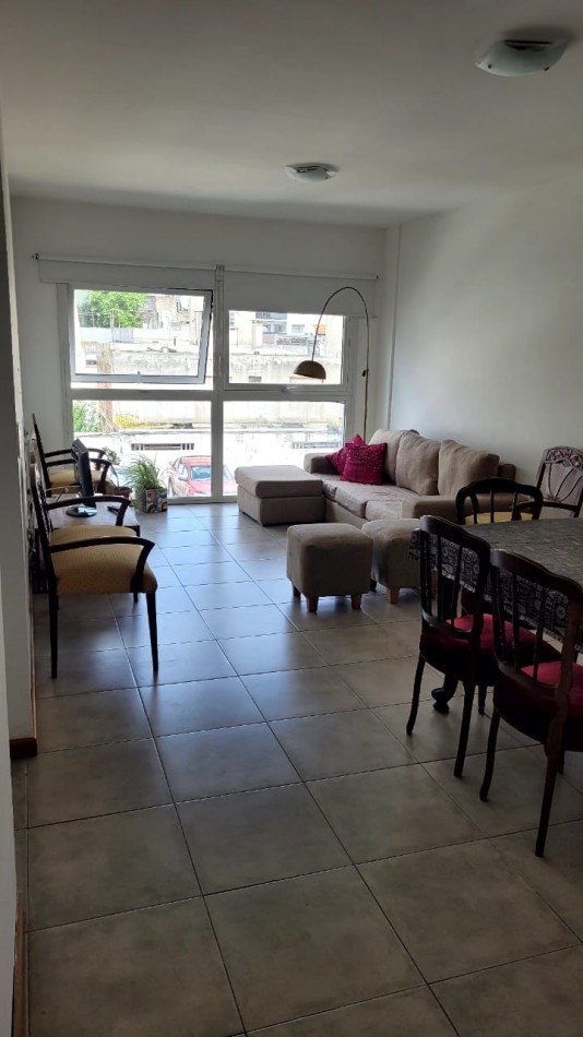 Oportunidad en Zona Guemes Luminoso 3 Amb. con Cochera Cubierta