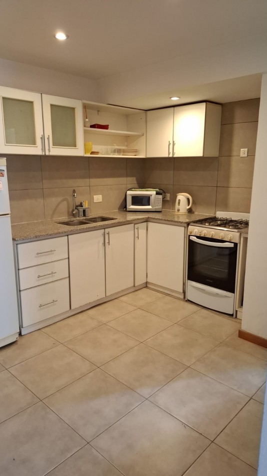 Oportunidad en Zona Guemes Luminoso 3 Amb. con Cochera Cubierta