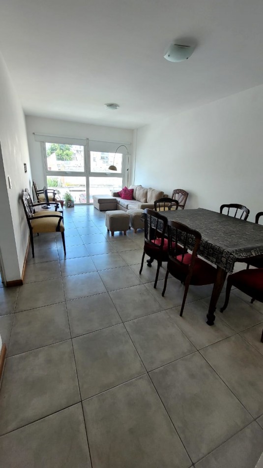 Oportunidad en Zona Guemes Luminoso 3 Amb. con Cochera Cubierta