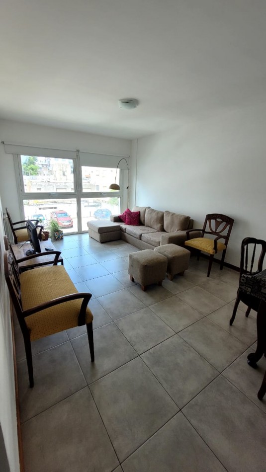 Oportunidad en Zona Guemes Luminoso 3 Amb. con Cochera Cubierta