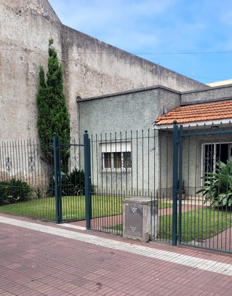 Casa Para Reciclar O Terreno Zona Comercial Juan B. Justo