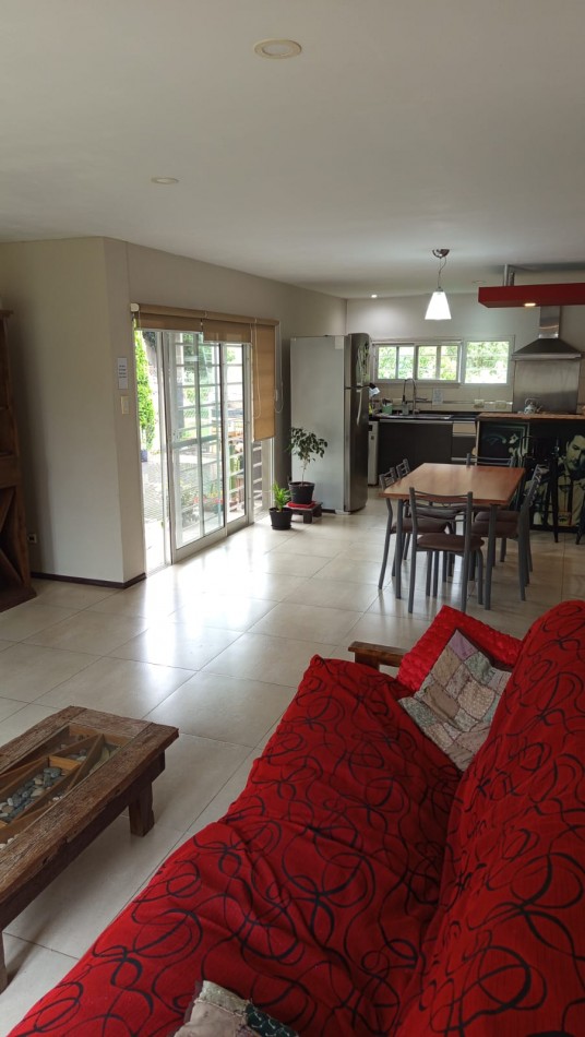 Hermosa Casita En Acantilados