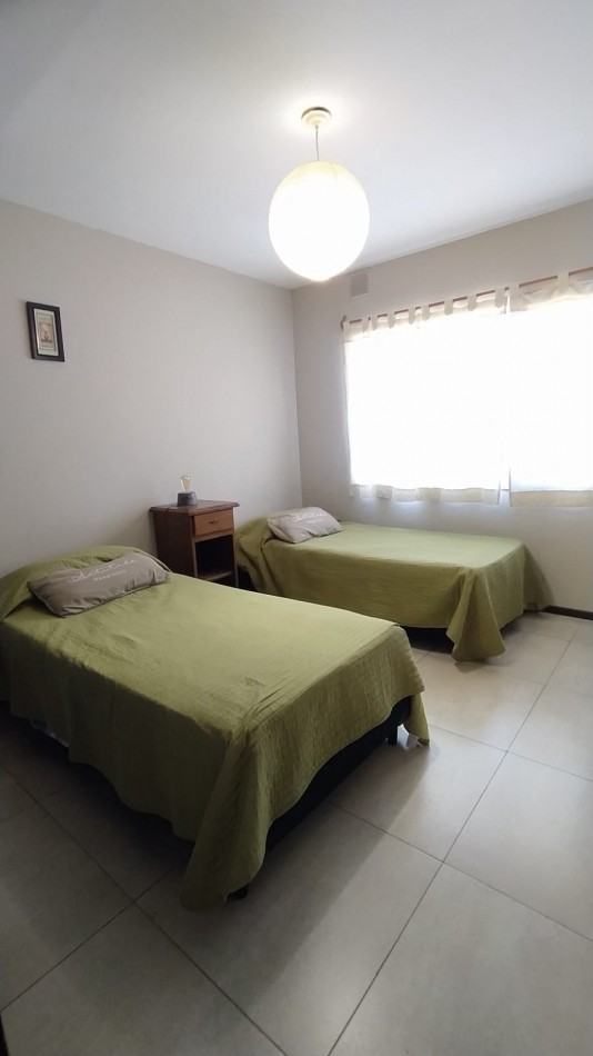 Hermosa Casita En Acantilados