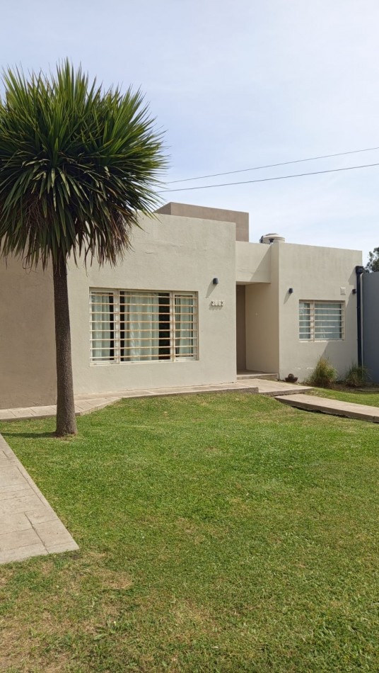 Hermosa Casita En Acantilados