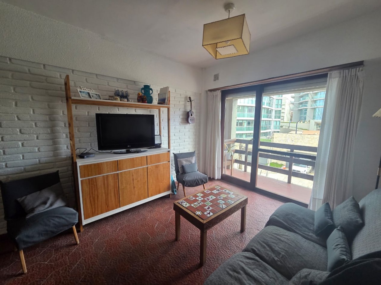 Departamento 3 Ambientes Con Balcon Al Frente A Metros Del Mar Y De Las Torres De Cesar Pelli
