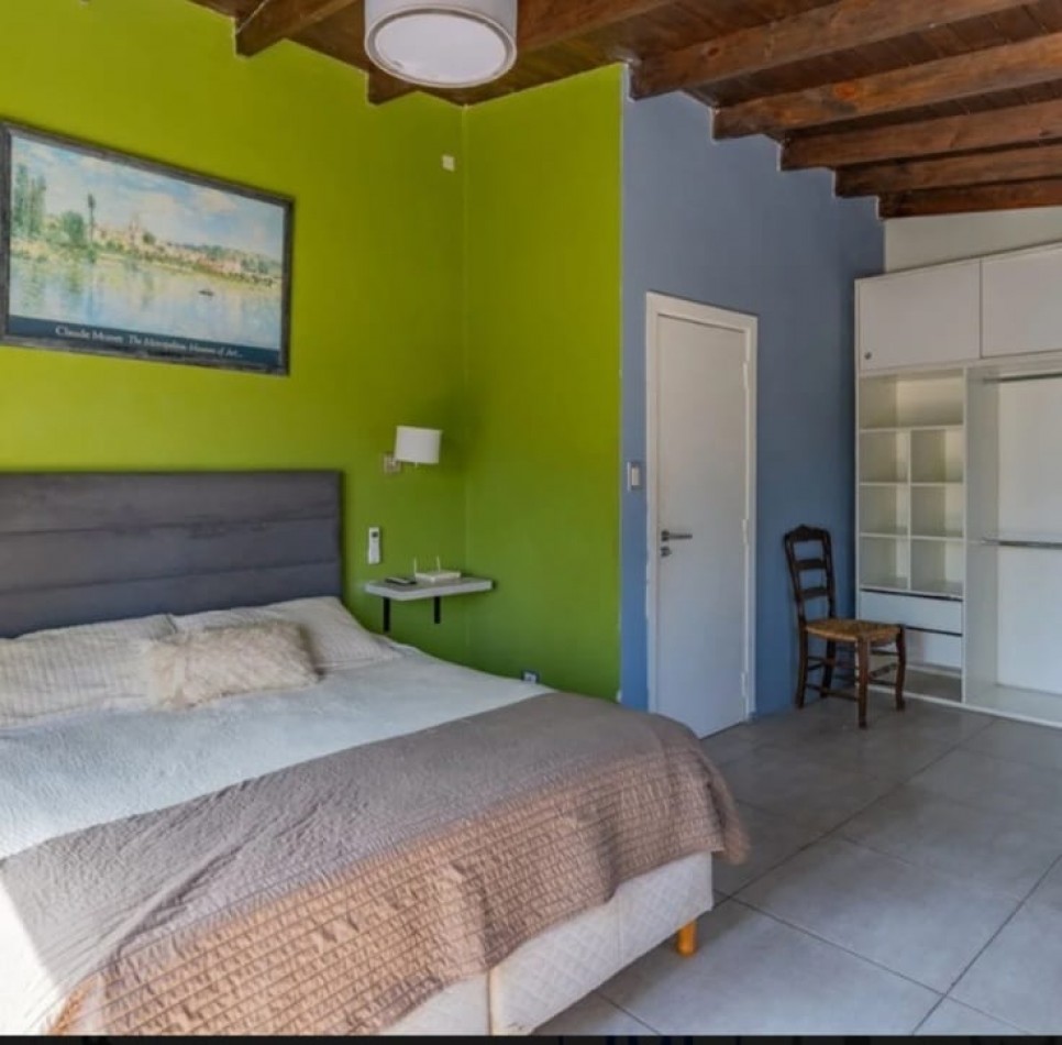 Venta Casa en dos plantas en Los Acantilados con pileta, parrilla y cochera