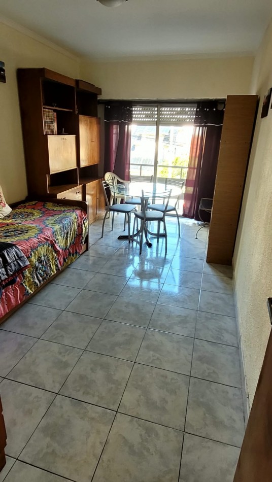 DEPARTAMENTO 2 AMBIENTES AL FRENTE CON BALCON - ALQUILER 24 MESES