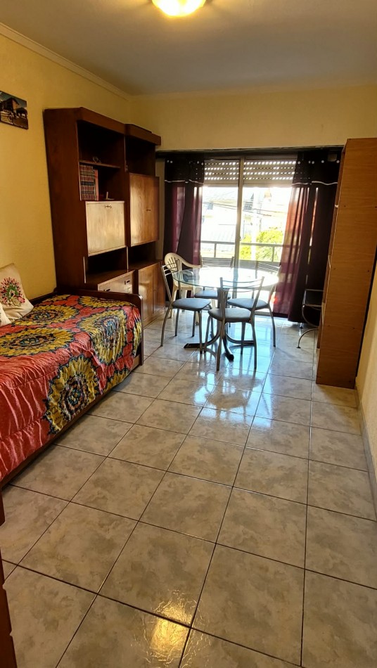 DEPARTAMENTO 2 AMBIENTES AL FRENTE CON BALCON - ALQUILER 24 MESES