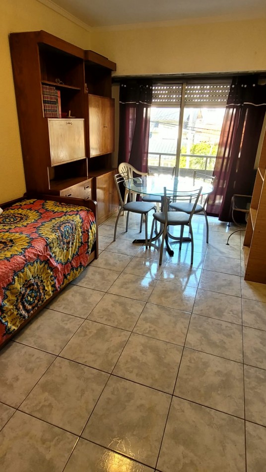 DEPARTAMENTO 2 AMBIENTES AL FRENTE CON BALCON - ALQUILER 24 MESES