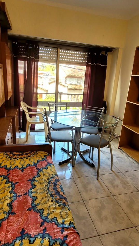 DEPARTAMENTO 2 AMBIENTES AL FRENTE CON BALCON - ALQUILER 24 MESES