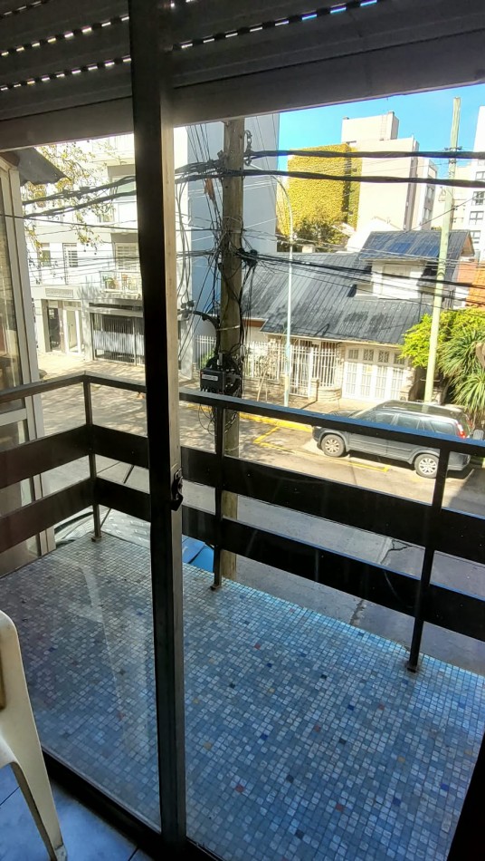 DEPARTAMENTO 2 AMBIENTES AL FRENTE CON BALCON - ALQUILER 24 MESES