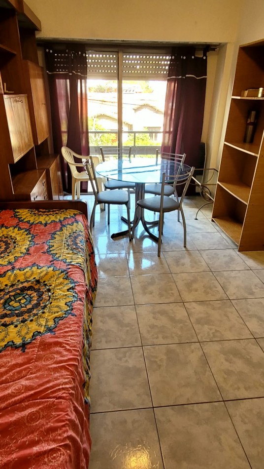 DEPARTAMENTO 2 AMBIENTES AL FRENTE CON BALCON - ALQUILER 24 MESES