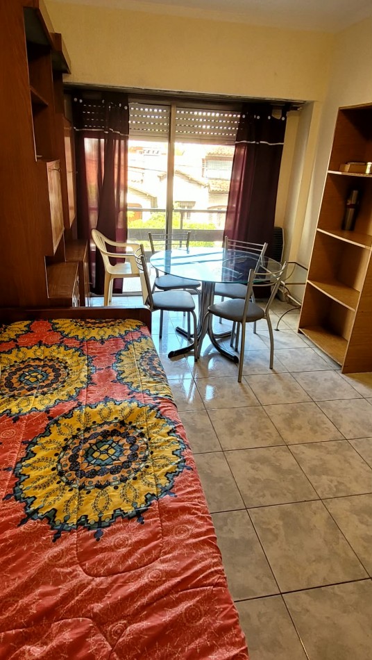 DEPARTAMENTO 2 AMBIENTES AL FRENTE CON BALCON - ALQUILER 24 MESES