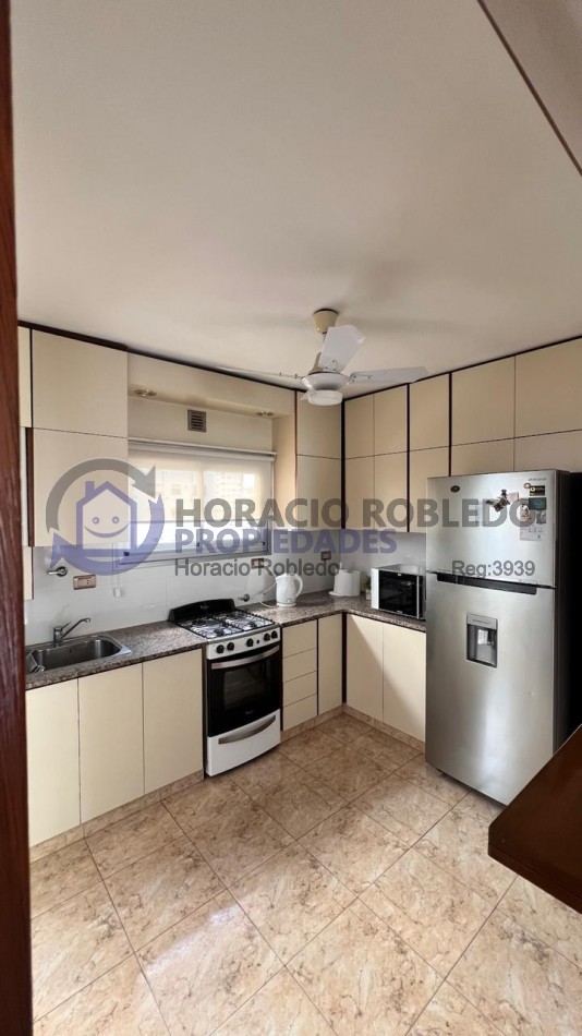 Impecable 3 amb. reciclado con balcon al frente y ammpli cochera cubierta