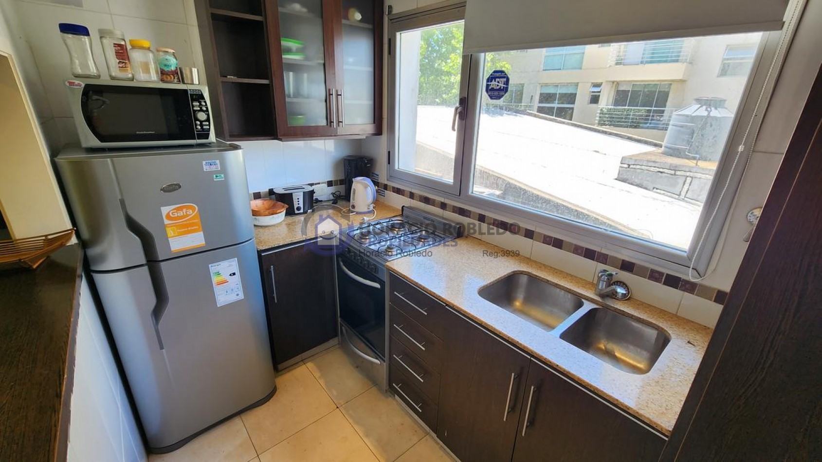 Alquiler temporario . Departamento · 3 Ambientes c/ cochera · zona Guemes.