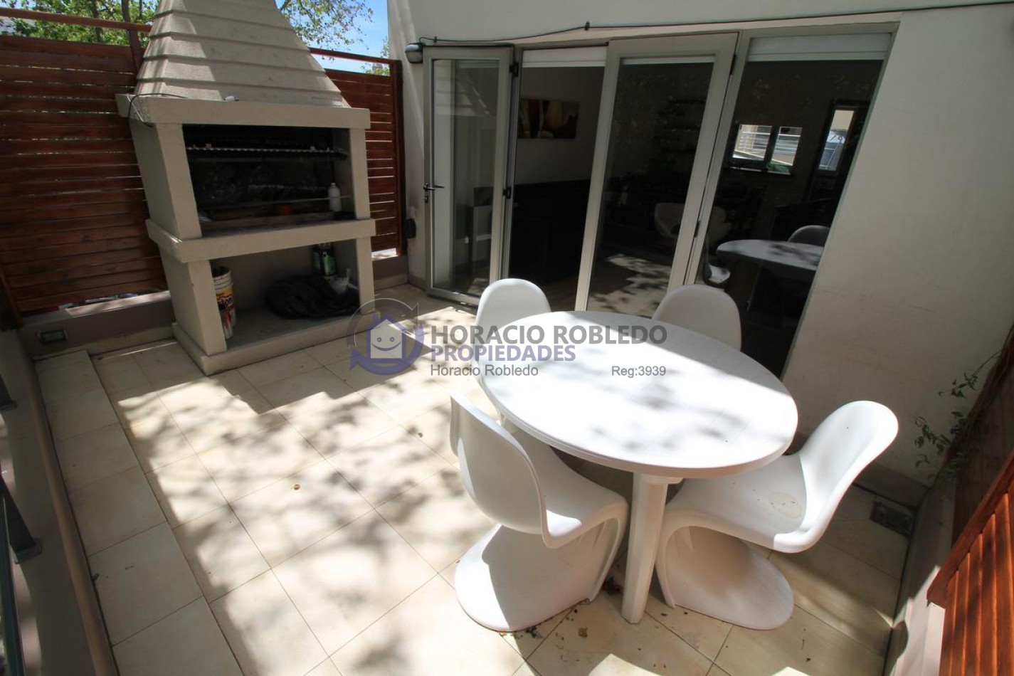 Alquiler temporario . Departamento · 3 Ambientes c/ cochera · zona Guemes.