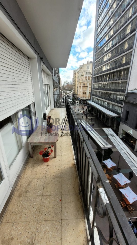 Departamento 3 ambientes Pleno Centro Patonal San martin con Balcon al frente