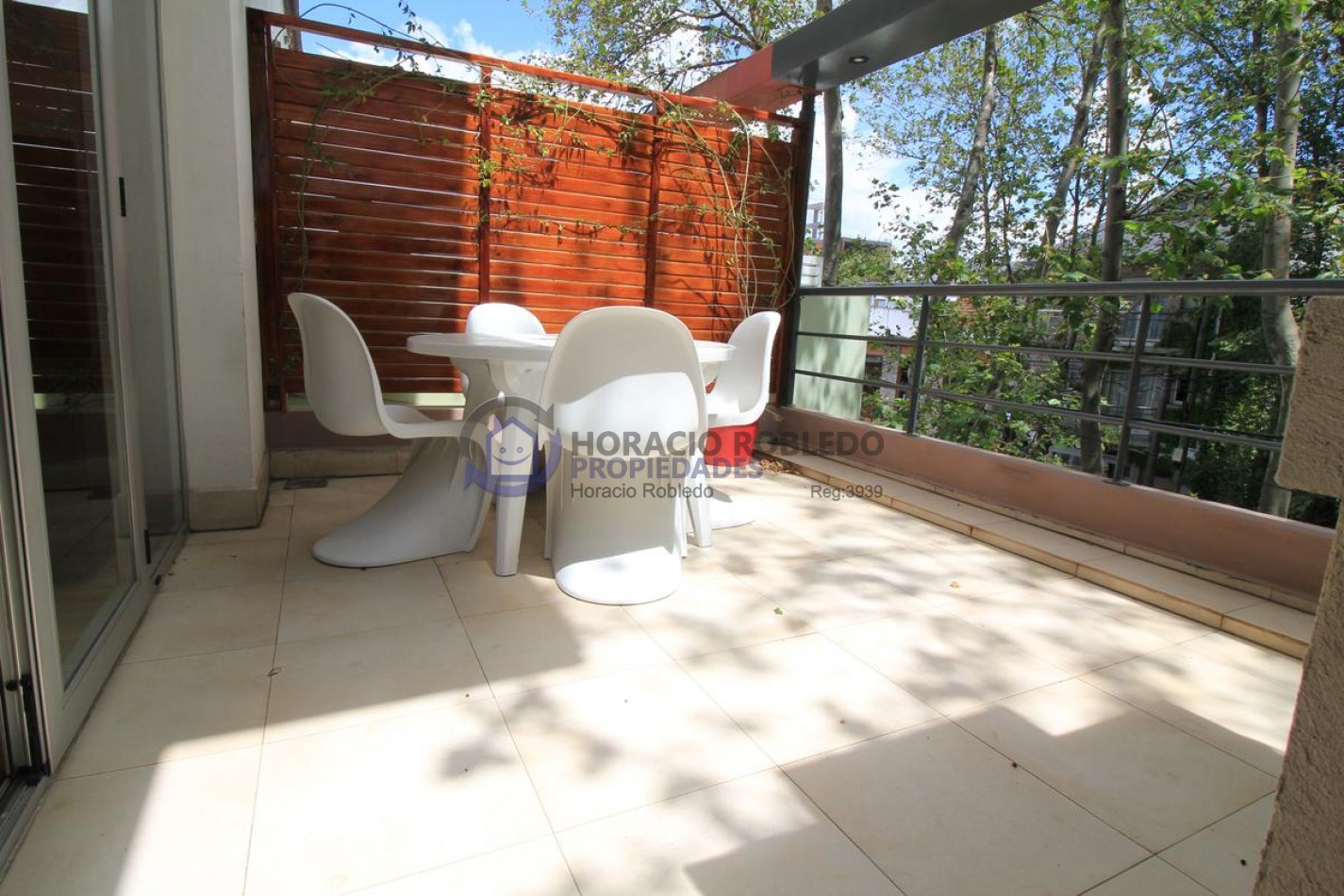 Alquiler temporario . Departamento · 3 Ambientes c/ cochera · zona Guemes.