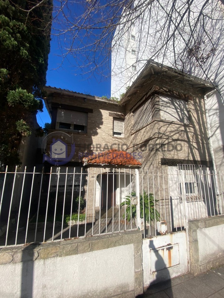 Casa Estilo Marplatense A Reciclar Gran Terreno En Zona Aldrey