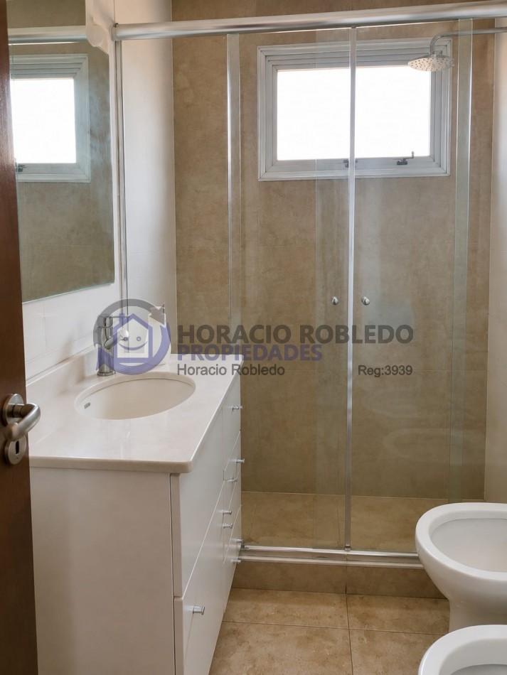 Impecable 3 amb. reciclado con balcon al frente y ammpli cochera cubierta