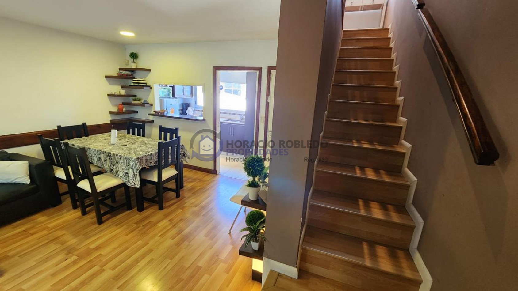 Alquiler temporario . Departamento · 3 Ambientes c/ cochera · zona Guemes.