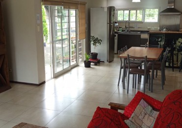 Hermosa Casita En Acantilados
