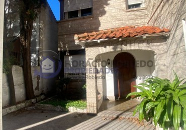 Casa Estilo Marplatense A Reciclar Gran Terreno En Zona Aldrey